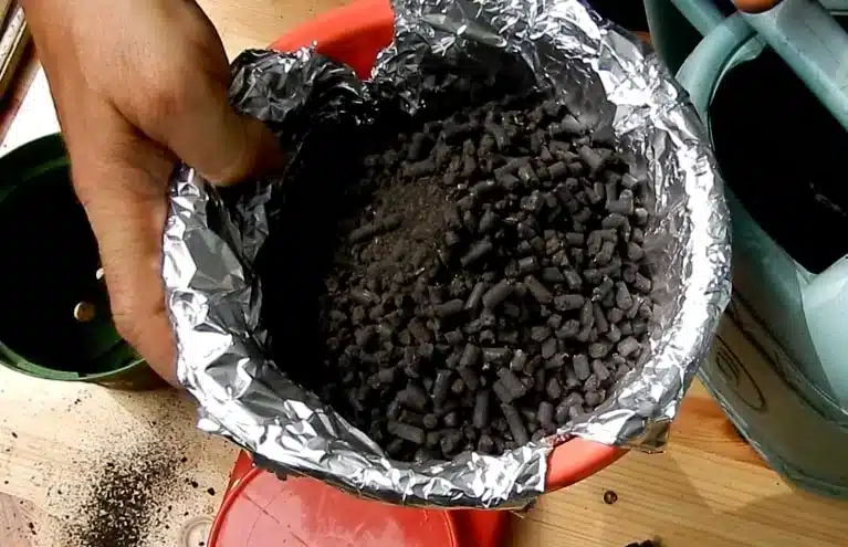 Come si usa lo stallatico pellettato in giardino e nell'orto 1 Come si usa lo stallatico pellettato