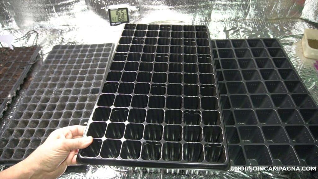Vassoio di germinazione del semenzaio: la taglia conta! 3 Vassoio di germinazione del semenzaio - vassoio da 84 alveoli